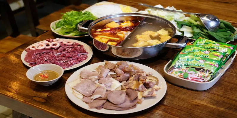 Lẩu Bò Tươi Từ món ăn gia đình đến đặc sản phố thị